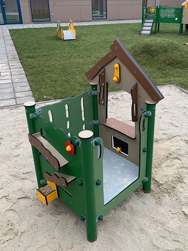 Miniplay Noa with non-slip platform in the sand area Miniplay Noa with non-slip platform in the sand area